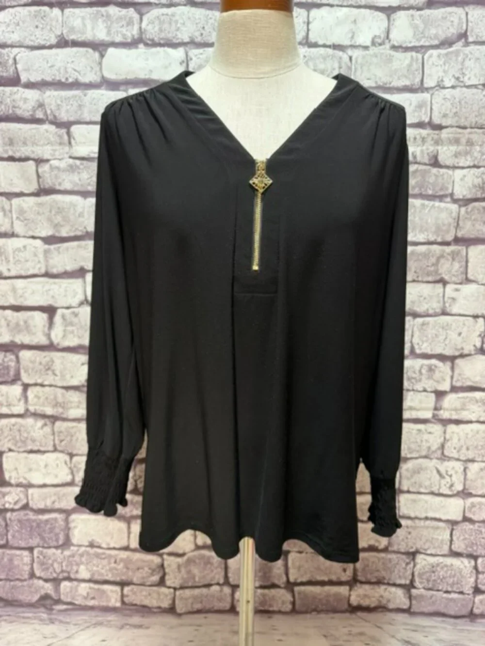 Anne Klein Black V-Neck Top Size 1X